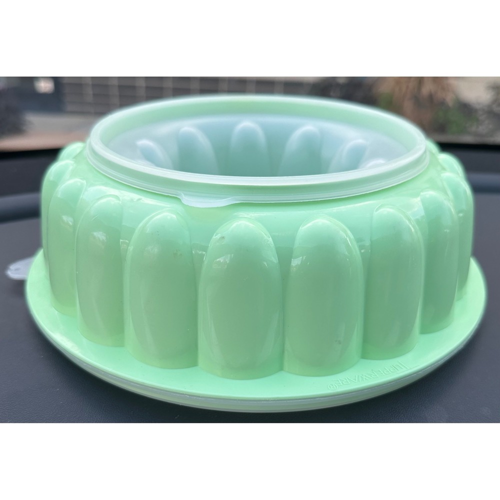 Tupperware Jel-Ring Mold Mint Green 1203-4 Fluted Gelatin Dessert Server USA